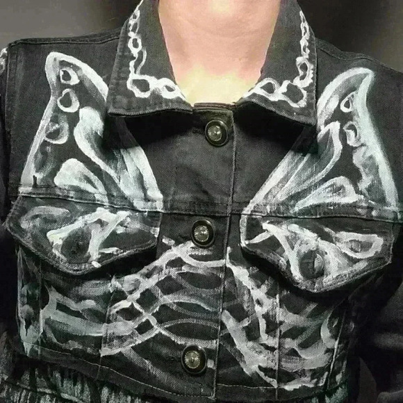 One-of-a-kind handmade  grunge / punk shredded butterfly painted denim jacket - Picture 2 of 16